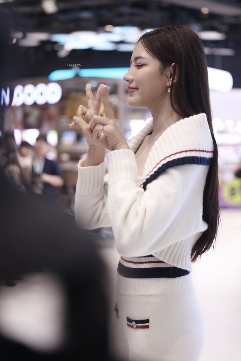 _199931percent's tweet photo. 260731

I’m a huge fan of side profiles

RoundLab x MieAya  
#RoundLabTH
#MieAya  #Miephat #Ayaorapan https://t.co/zd0xtpWRZq