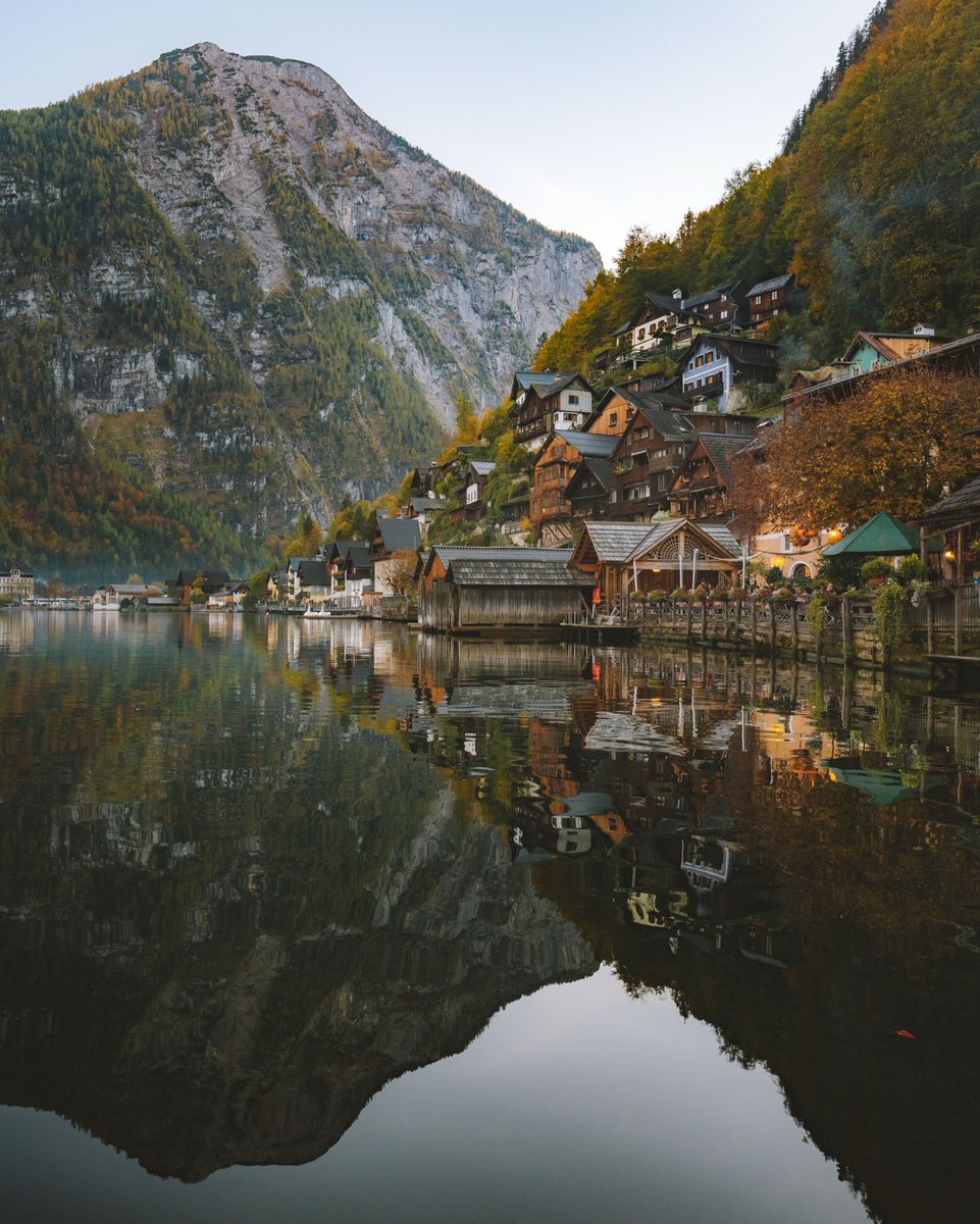 echoesofworld's tweet photo. Hallstatt, Austria https://t.co/BmczcXfzaT