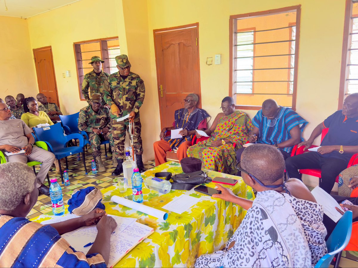 GhBCOfficial's tweet photo. The Commissioner General of @GhBCOfficial Major General Anthony Ntem has held extensive engagements with the chiefs and community leadership of Ampeyoo, Ahamansu and Butabe as part of a 5-days operational assessment in the Oti Region.

Read more on https://t.co/PFAd1bRGHl https://t.co/bKofO1WISd