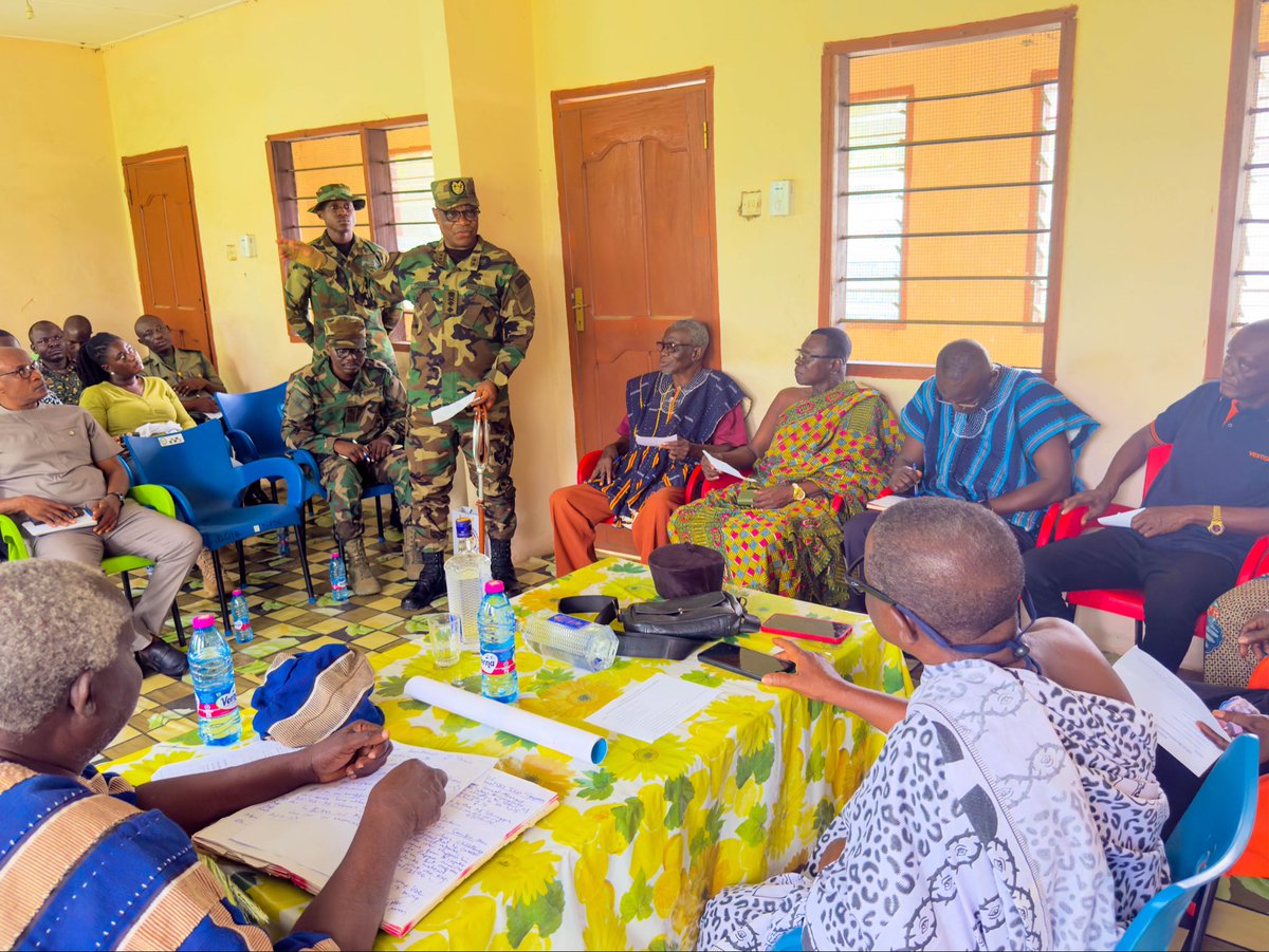GhBCOfficial's tweet photo. The Commissioner General of @GhBCOfficial Major General Anthony Ntem has held extensive engagements with the chiefs and community leadership of Ampeyoo, Ahamansu and Butabe as part of a 5-days operational assessment in the Oti Region.

Read more on https://t.co/PFAd1bRGHl https://t.co/bKofO1WISd