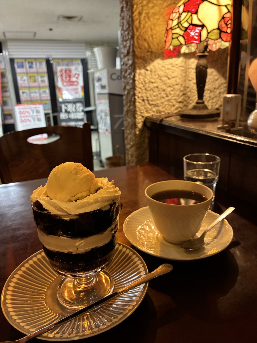 pyon_kimagure's tweet photo. モノクロ珈琲ゼリー
プレミアムブレンド

【喫茶モクバ】大阪 北区 梅田第1ビルB2 https://t.co/p4QoVz0k0S