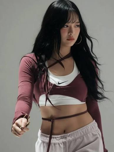 DailyHanni15's tweet photo. They said you can’t be cute, hot, and baddie at the same time…
#Hanni heard them and said ‘watch me’

#NewJeans https://t.co/EwQHdFAD4w