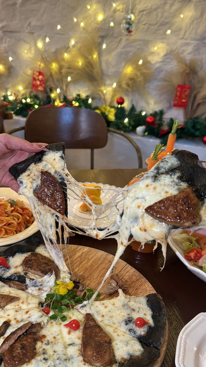 sklusevich5's tweet photo. Just had the BEST truffle pasta at that tiny hole-in-the-wall Italian spot downtown—creamy, aromatic, 10/10 would come back every week! https://t.co/Qwl2w40aF9