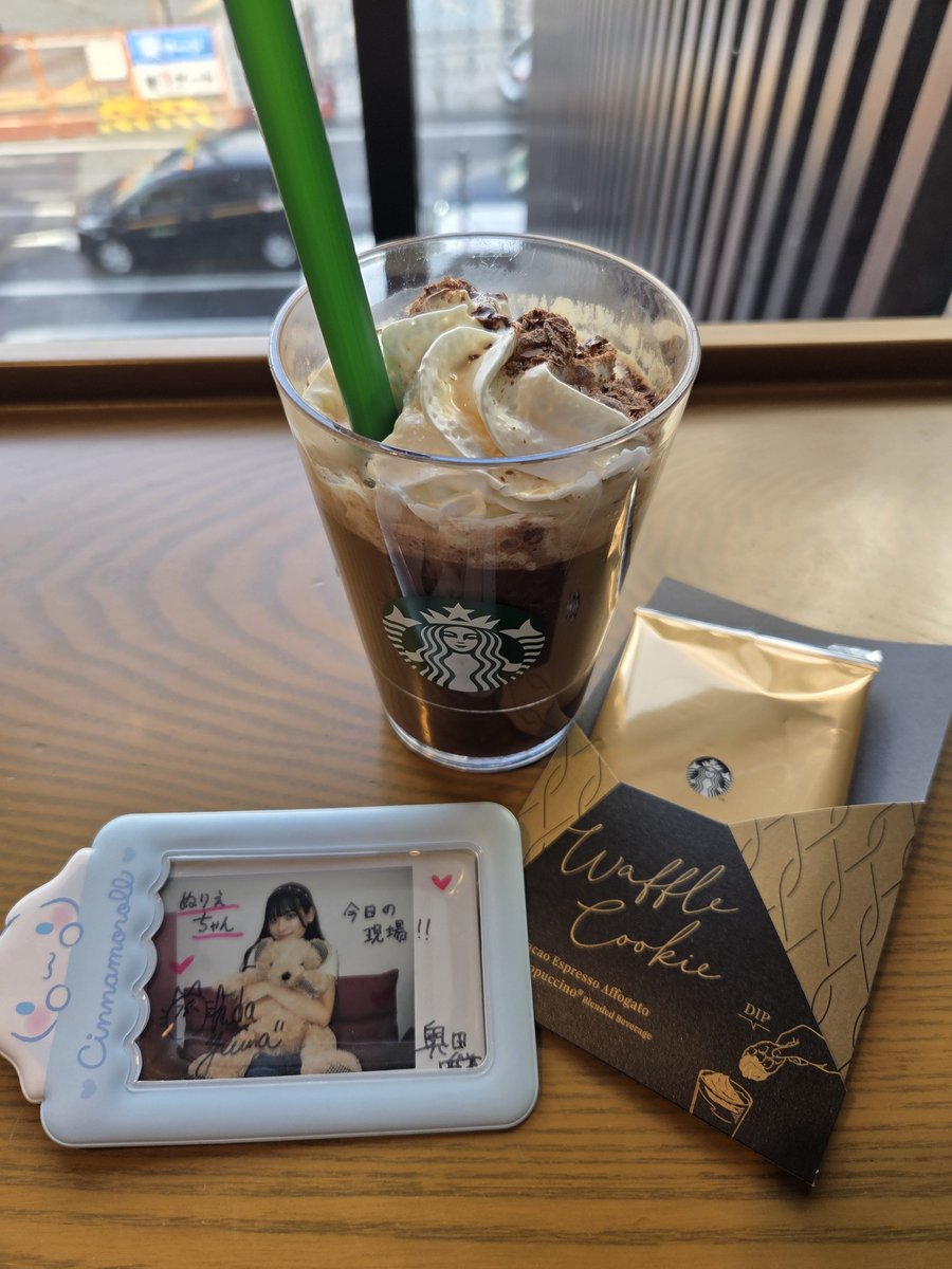 nurieeeee76's tweet photo. 現場行った時とかグッズが当たった時とか、チェキと一緒に写真を撮っておいて思い出を残してるよ☺️
新しいチェキと写真撮るの楽しみ！
#奥田唯菜 
#ゆいにゃんへお返事 https://t.co/67eDPre7bX