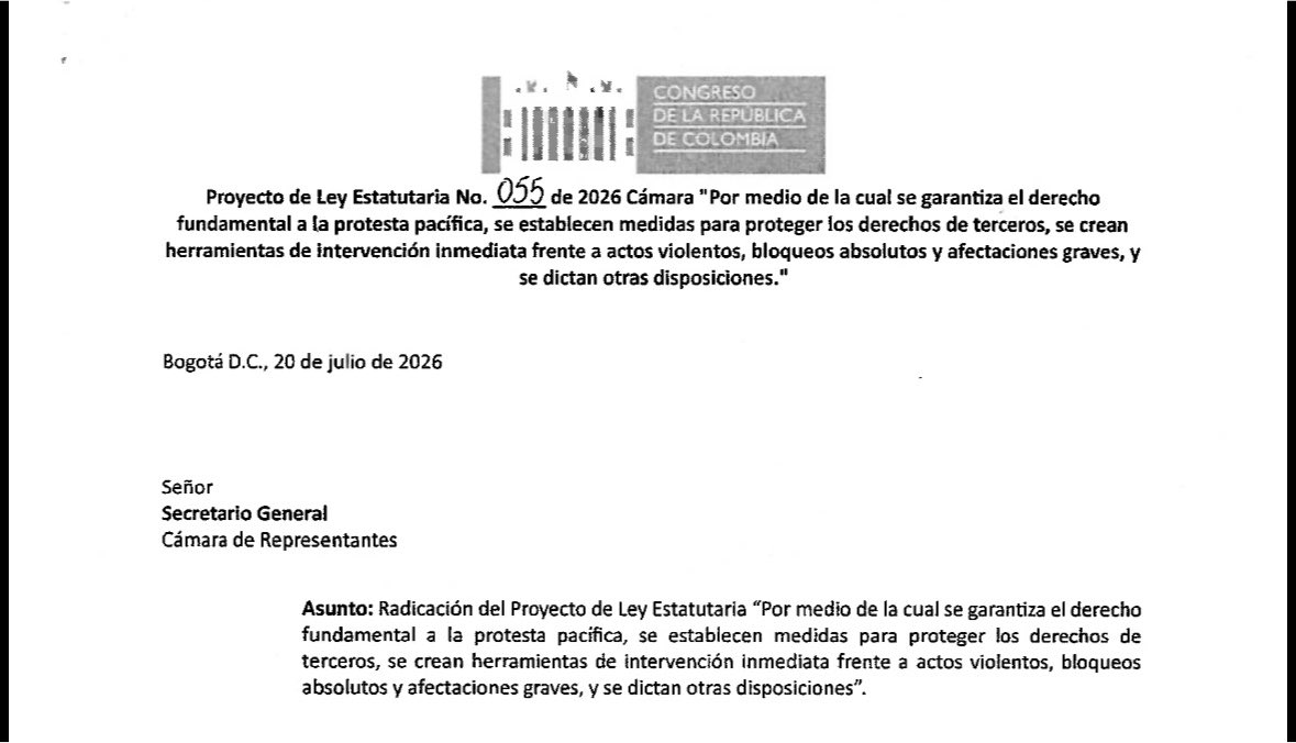 DavidGerardoC's tweet photo. Rechazo de manera vehemente y categórica los actos de violencia protagonizados por #encapuchados que convierten las universidades en escenarios de miedo y destrucción, esta vez en la universidad #nacional.
Por eso impulsamos un Proyecto de Ley para regular la protesta como derecho fundamental, garantizando que se proteja a quienes se manifiestan pacíficamente y se sancione a quienes utilizan la violencia como instrumento.
Los capuchos no pueden seguir siendo símbolo de impunidad. Los violentos no pasarán.
La vida, la educación y la seguridad sí. Las universidades deben volver a ser espacios de libertad, conocimiento y no de terror.
#NoALosCapuchos #LeyAntiCapuchos.