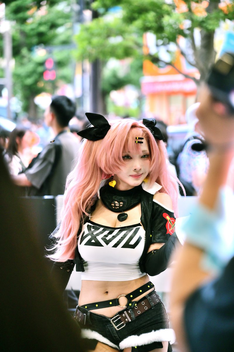 merci_atom's tweet photo. ゼンゼロ2周年イベント❗️
コスプレイヤーさんを撮るのは初めてで撮影会の周りの熱半端なかったから完全においていかれていたけどもw
衣装も表情も全て印象深かった❗
次はもっとかっこよく撮ろう❗

ニコ•デマラ：シスル(@Sithle011 )

#ゼンゼロ
#ゼンレスゾーンゼロ
#コスプレイヤー https://t.co/Aeyljzc8ul