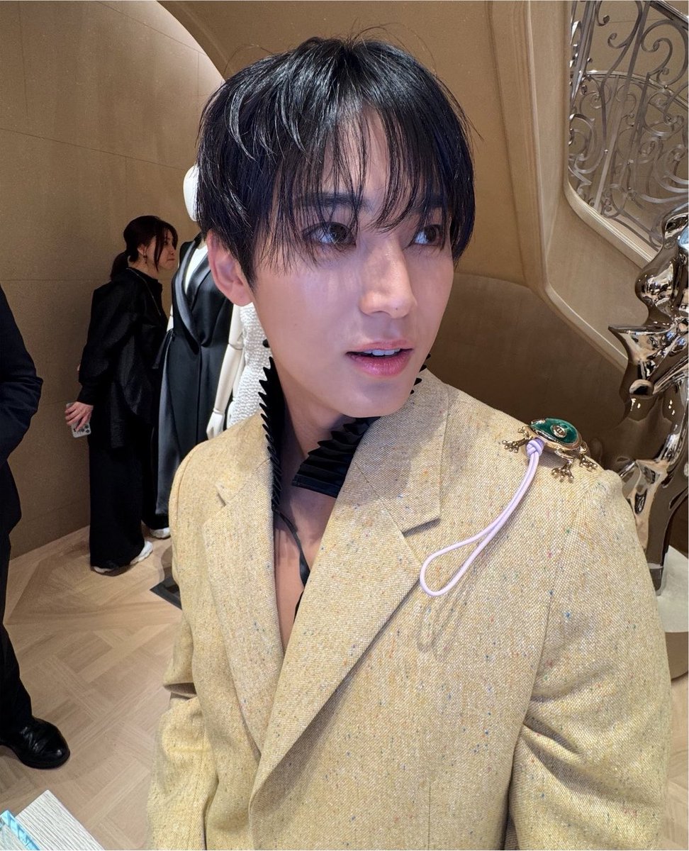 pinksquixote's tweet photo. mingyu: 💜💚 sighting tonight :p https://t.co/3tGvHgV5U9