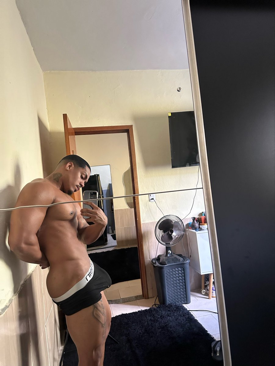 salles3201's tweet photo. Bom dia 😏 https://t.co/Ac8HqI7cQc