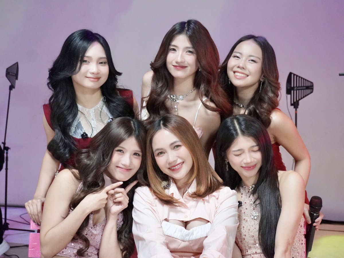 KAIAOfficialPH's tweet photo. [KAIA Collaboration]

TANGA 🤝🏻 T.A.N.G.A. (Paasa)

It was truly an honor to share this performance with the one and only, Ms. @YengPLUGGEDin! 🎀

Growing up, we've always been huge fans of Ms. Yeng's songs, so getting the chance to collaborate with her and perform the iconic 'Chinito' feels absolutely surreal. 💫

Thank you so much, Ms. Yeng, for inviting us to be part of Yeng Live: New Gen. Congratulations on your 20th anniversary in the industry! Here's to many more years of inspiring us all. 🌷

Watch it here 
🔗 https://t.co/C9uJYhLCbc

KAIA ON YENG LIVE 
#KAIA #KAIAxYeng