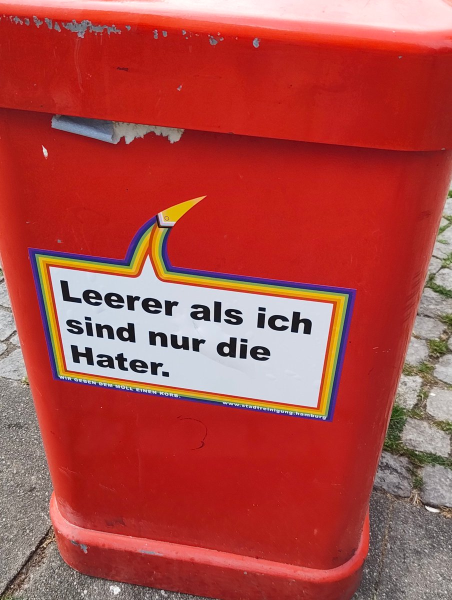 foxysummit's tweet photo. They're putting something in the trash that's making the trash cans gay 🏳️🌈 #hamburgpride #pridehamburg #csdhamburg #hamburgcsd #prideweek https://t.co/8WuCELBqXh
