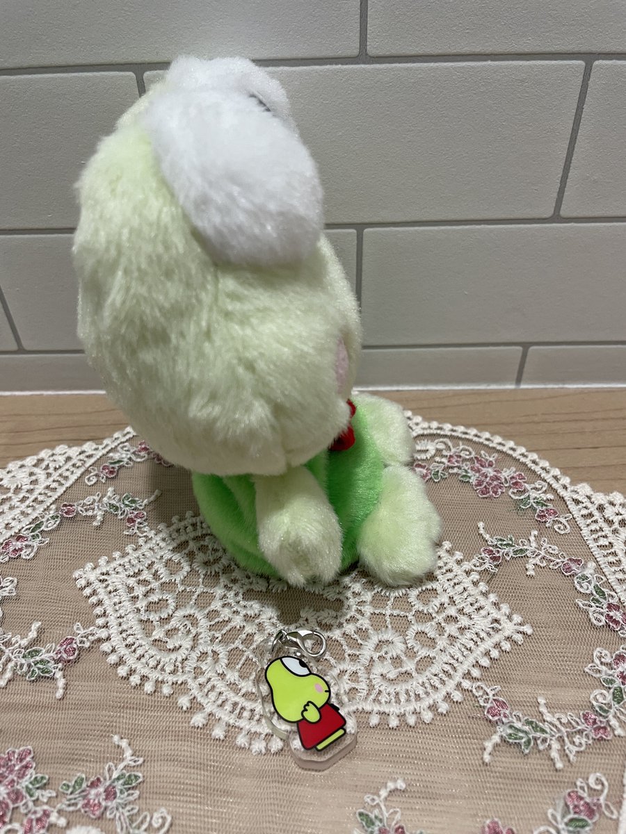 shigure_mk2fT's tweet photo. みて、けろっぴの横顔のアクリルチャーム🐸笑
ガチャガチャで200円だったよ💰 https://t.co/NcWXpxpn4e