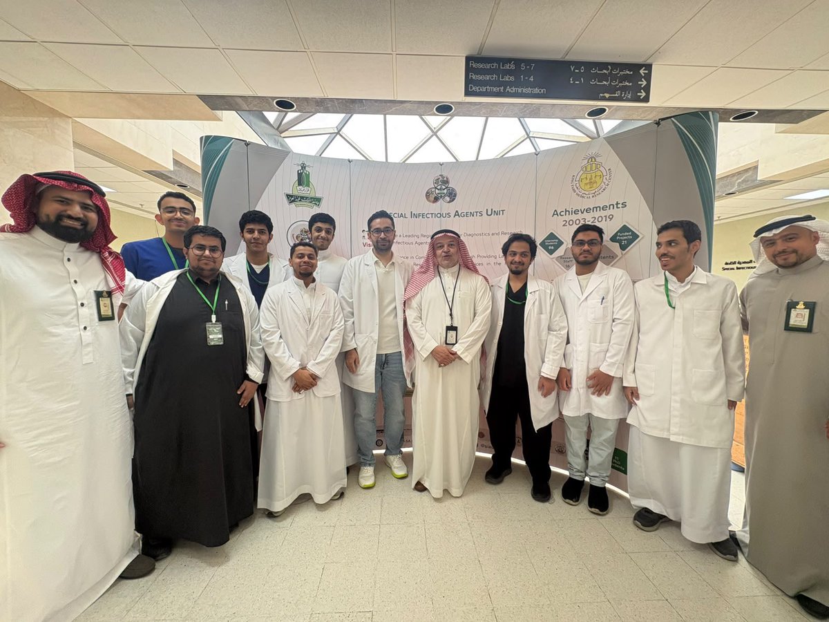 EsamAzhar's tweet photo. تشرفنا في وحدة الكائنات المعدية باستقبال طلبة برنامج #أنا_مكتشف ضمن #أكاديمية_الإكتشاف في زيارة مثّلت إضافة مميزةً لبرنامجهم تعرفوا خلالها على أساسيات البحث العلمي والتقنيات المخبرية داخل بيئة بحثية متخصصة.
#أنا_مكتشف
#أكاديمية_الإكتشاف
@kauedu_sa @moe_gov_sa @siau_sa @KFMRC_KAU https://t.co/naN3TjWVXI