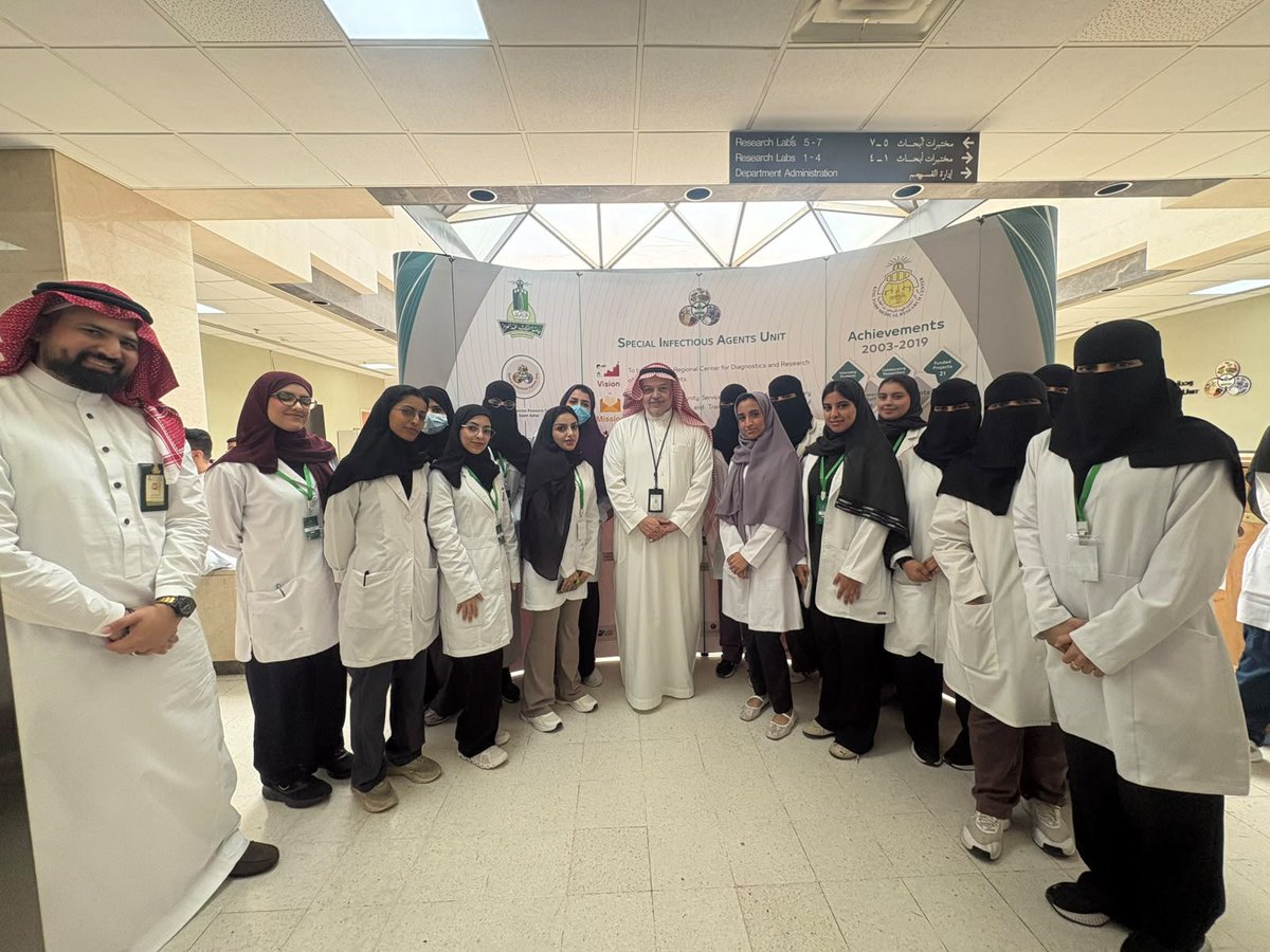 EsamAzhar's tweet photo. تشرفنا في وحدة الكائنات المعدية باستقبال طلبة برنامج #أنا_مكتشف ضمن #أكاديمية_الإكتشاف في زيارة مثّلت إضافة مميزةً لبرنامجهم تعرفوا خلالها على أساسيات البحث العلمي والتقنيات المخبرية داخل بيئة بحثية متخصصة.
#أنا_مكتشف
#أكاديمية_الإكتشاف
@kauedu_sa @moe_gov_sa @siau_sa @KFMRC_KAU https://t.co/naN3TjWVXI