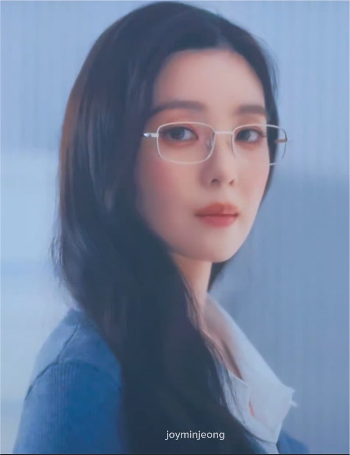 seulreneutt's tweet photo. is this the gl they’re talking about? give me that corporate enemies to lovers now https://t.co/uKjn8zZzNi