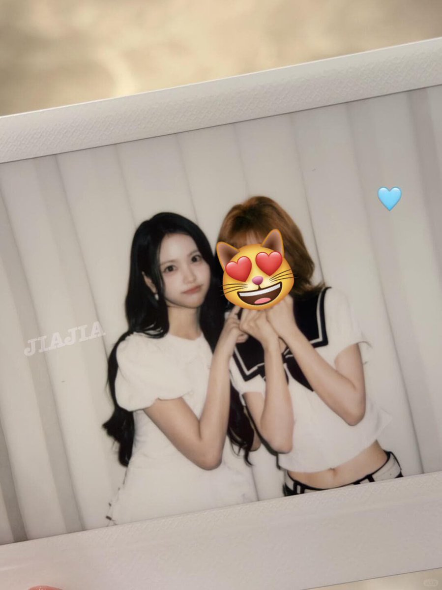 carmjnspace's tweet photo. CARMEN · KMStation Shanghai Fansign · One-on-One Photo · 20260731

Gemess banget tapi sedikit iri 😣🤏

https://t.co/ZN5ZEUowpd
#HEARTS2HEARTS #CARMEN #카르멘 https://t.co/eJcx7etFhw