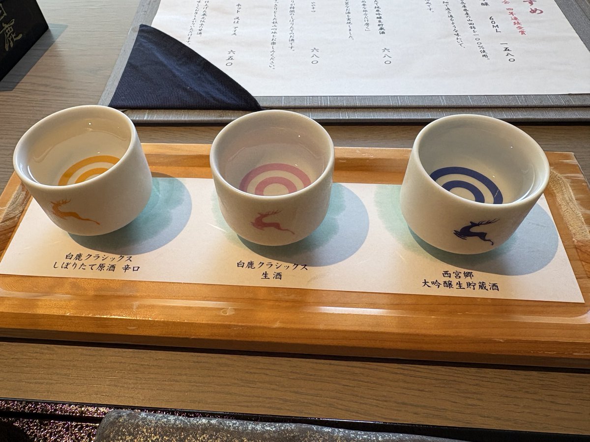 kabutonohobbies's tweet photo. 西宮の白鹿クラシックスへ

夏酒を1杯飲んだあと
白鹿の日本酒を3種類飲み比べました🍶
どれも個性がありましたが
今日いちばん好みだったのは、最初に飲んだ
 「夏酒 純米生貯蔵」

すっきり軽やかで、爽やかな香り
暑い日にしっかり冷やして飲みたくなる
名前どおりの“夏らしい日本酒”でした。↓ https://t.co/HbsPYL20fg