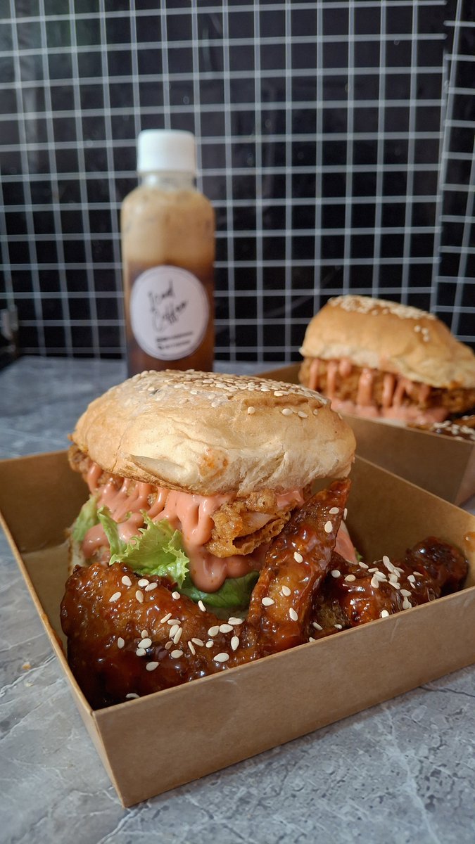 krustykraves's tweet photo. Two mini chicken burgers available for pre-order (against tomorrow morning) 

3,000 (without the wings)

📍Abuja https://t.co/pnJ2xqPSNr