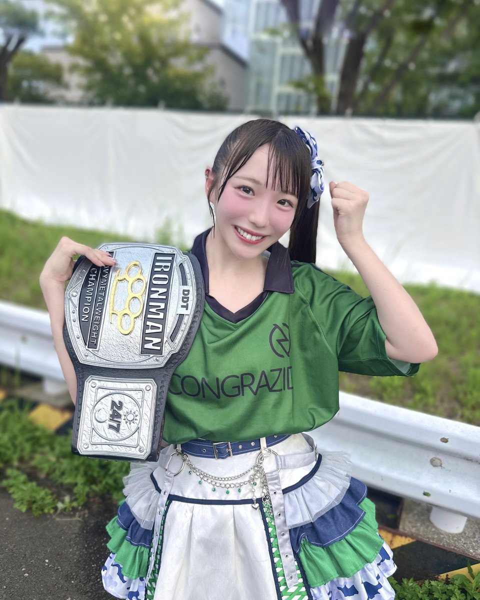 congrazie_siori's tweet photo. ＼ #TIFプロレス 出演🔥 ／

1日目午後の部に出演させて頂きました
コングラッチェ！の双葉しおりです💚

あの紙テープ体験だったり、withという形で試合に参加させて頂いたり、ベルトも奪わせて頂いたり‼️（？！） リング上でライブパフォーマンスもさせて頂けて、とっても楽しかったです！！！

かなり貴重な体験で、素敵な機会を本当にありがとうございました！！！

プロレスという世界を近くで感じることができてとっても嬉しく、今回でより興味が増しました😼🔥

プロレスラーの皆さんも本当に優しくて、本番中に沢山リードもしてくださったおかげで楽しく過ごすことが出来ました！ありがとうございました🥹💭

リングまで見に来てくれた皆も初めましての方も一緒に楽しんでくれてありがとうございました！！！

また機会があったら是非もう一度リングに立ちたいです😼⭐️🎶

#TIF2026  #ラッチェ
