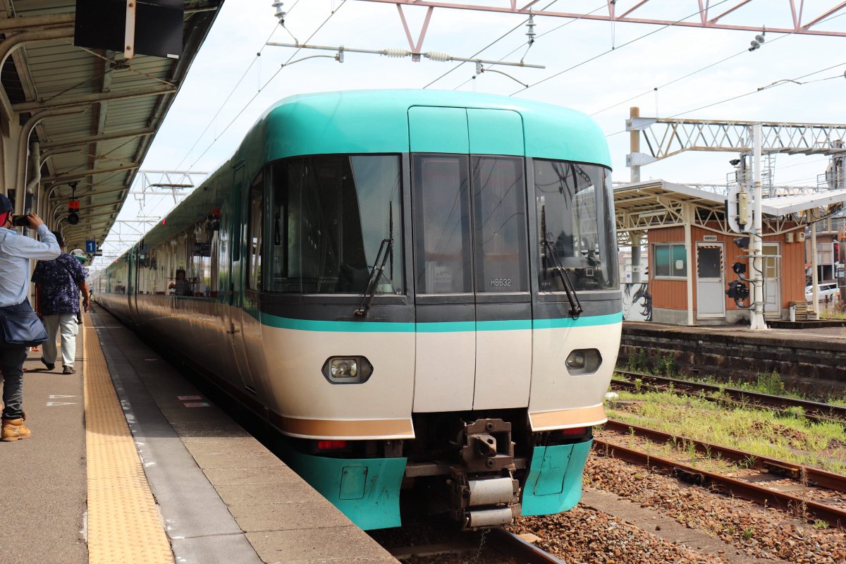 TeraPF1111's tweet photo. 改めてオーシャンアロー30周年おめでとうございました
個人的な感想としてタブレットの扱いの腕の差か、天王寺車掌区の方がチャイムの音質は良かったように感じます
難易度は高いものの、天王寺・和歌山両区で鳴る可能性はありますので狙ってみて下さい。
私もまた狙いに行きます。 https://t.co/OXxj9F9DLr