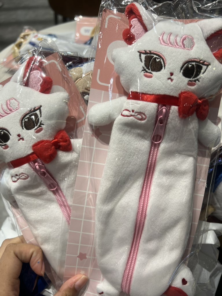 divawno's tweet photo. WTS ขาย รับหิ้ว ปล่อย
Plush pencil case - jewel กระเป๋าดินสอ เจเวล ชิ้นละ 570 บาท 
นัดรับหน้างานได้เลยค่ะ
#งานมหกรรมนิยายนานาชาติ2026xGMMTV #งานมหกรรมนิยายนานาชาติ2026xJanJingjing #ตลาดนัดแจนจิงจิง https://t.co/gzmE8NRw2R