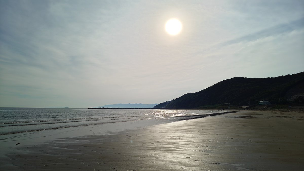 ReoTra810's tweet photo. 磯ノ浦を散歩して来たが、平日の夕方という事もあってなのか、近年の海離れの影響も兼ねてなのか、殆ど人はいなかった。週末は賑わうのかな?

磯ノ浦から海の景色を眺めて来たけど、やっぱり夏という事もあり、広々とした海は見応えがあるね https://t.co/dyQmTyVFed