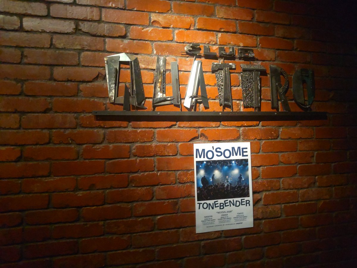 toshibooment's tweet photo. MO'SOME TONEBENDER今年のワンマンも最高だった！！
10年以上新曲無いし年に1回のワンマンでもやっぱ唯一無二なライブしてくれるのがモーサムならではな気がした。
3人の演奏と水野くん入った演奏を上手く織り交ぜてて個人的には3人時代の曲を4人で演るのが新鮮だった。
#MOSOMETONEBENDER #モーサム https://t.co/DxQaK6f4Nz