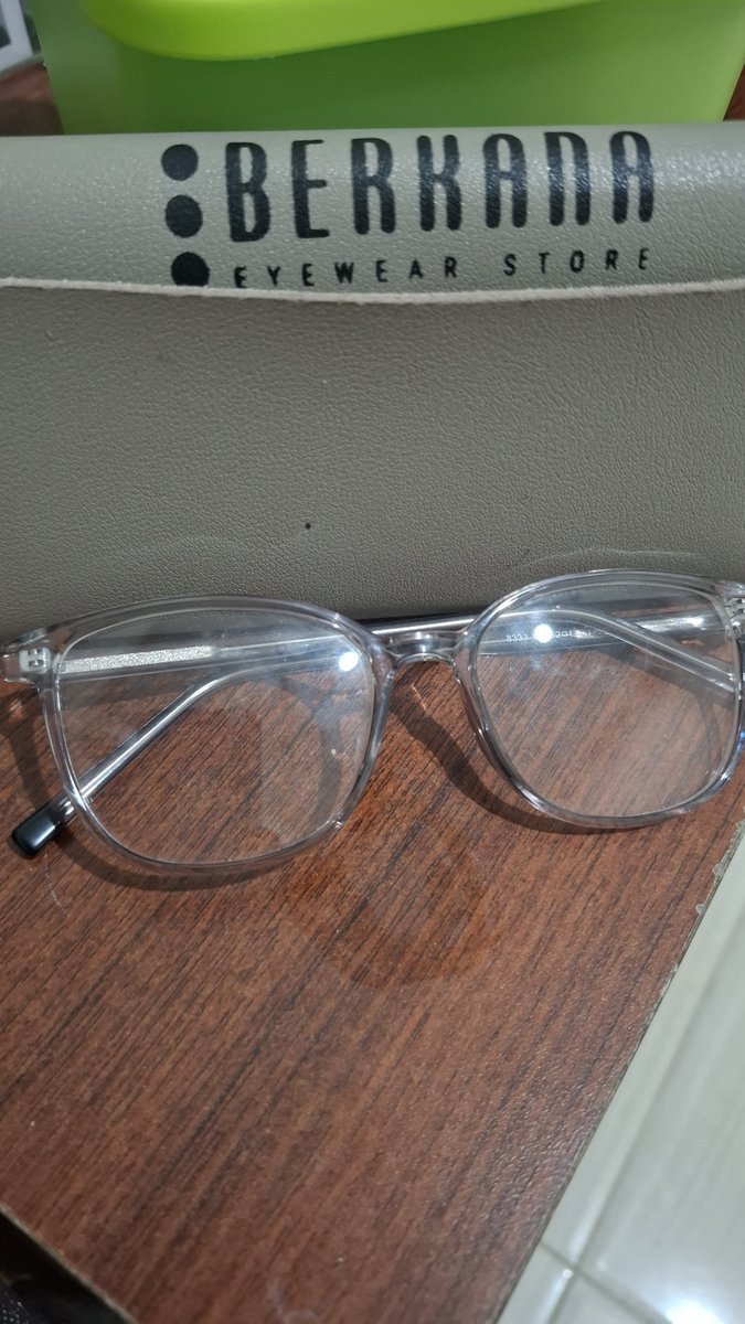 kuny1tkoneng's tweet photo. wts kacamata anti radiasi berkana, minat dm yaa
@undipmfs3 https://t.co/T380GM0MdH