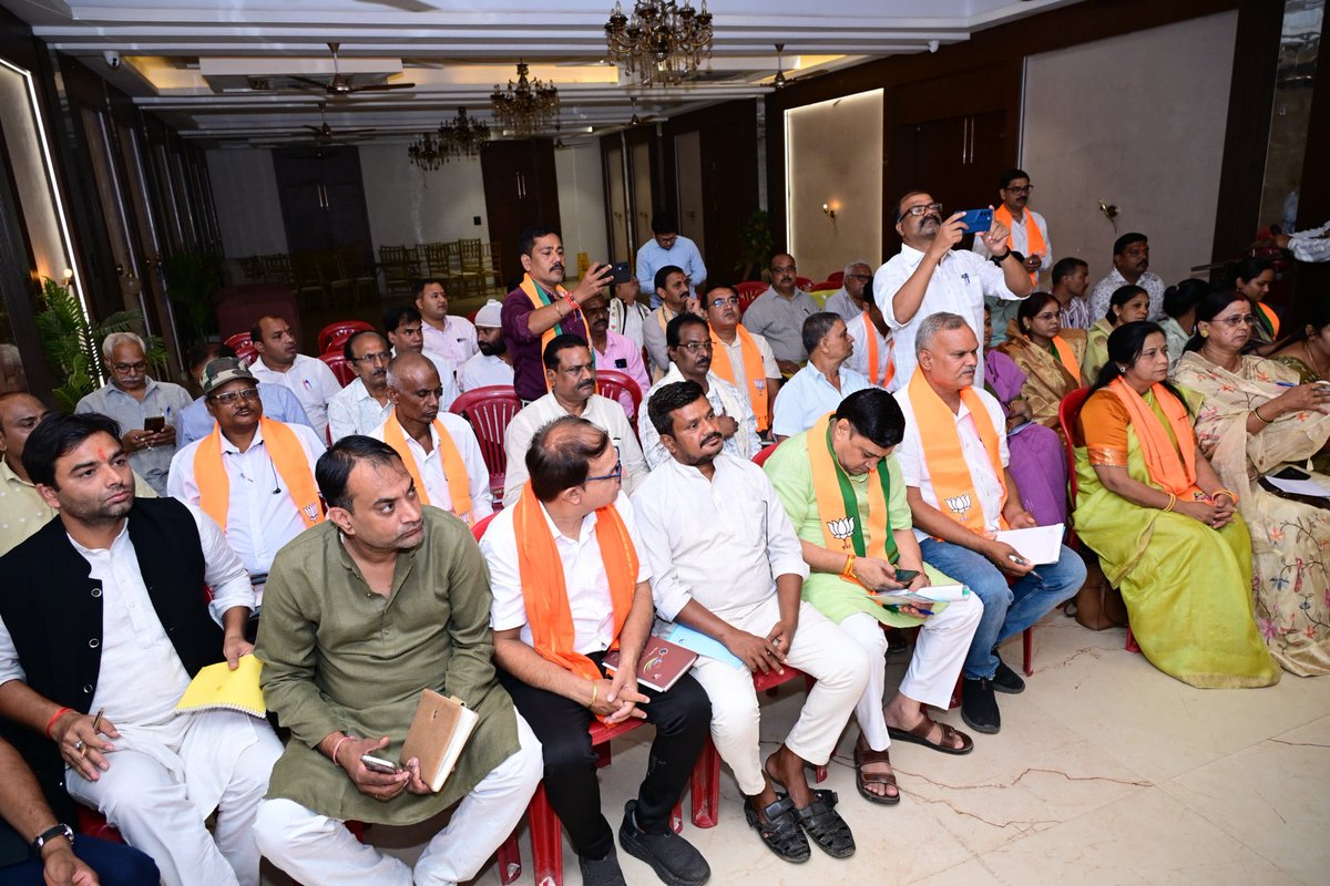 PawanSaiBJP's tweet photo. शिवरीनारायण, जांजगीर-चांपा में आयोजित जिले के पदाधिकारियों की बैठक में शामिल हुआ।

बैठक में संगठनात्मक विषय के साथ आगामी कार्ययोजना एवं उसके क्रियान्वयन हेतु विस्तृत चर्चा की गई।

@BJP4India 
@narendramodi 
@NitinNabin 
@blsanthosh 
@shivprakashbjp
@ajayjamwalbjp https://t.co/5uEp2kzGeg
