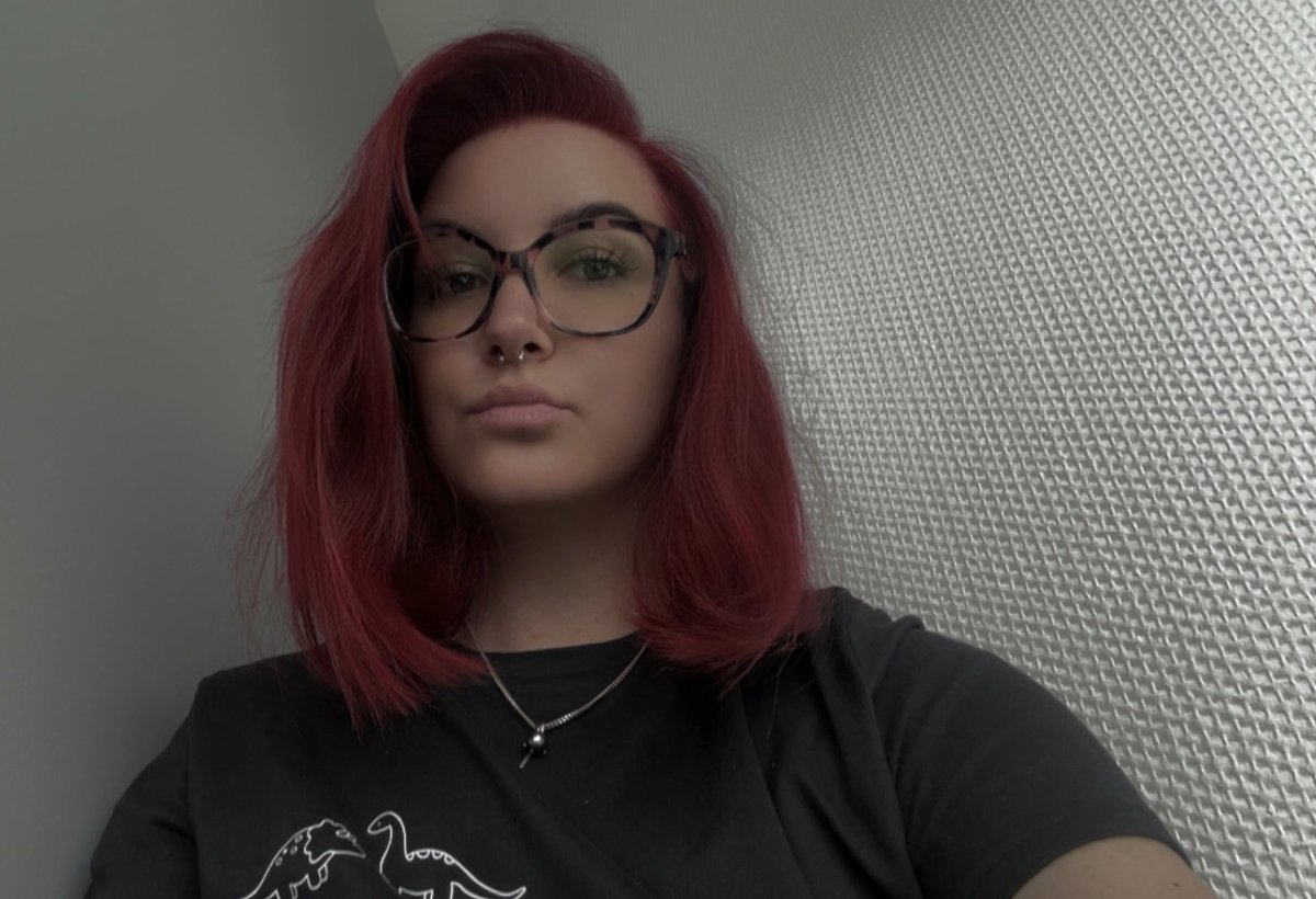 lawbladers's tweet photo. back in my red hair era :) https://t.co/QA6bbOe84l