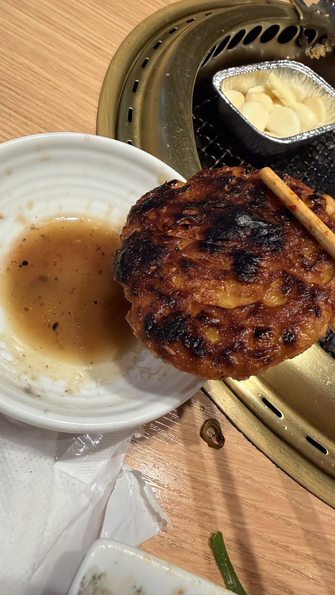 89_ppb's tweet photo. あぶりやのとうもろこしチヂミ

炙って塩トリュフ（厚切りハラミステーキのわつ）をつけると美味しい

飛ぶぞ！ https://t.co/XpI333pP8e
