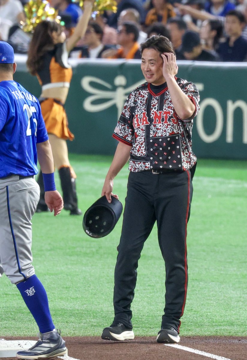_m_79kame's tweet photo. 今日もイケおじがイケおじすぎて、ほんとありがたかった🐢🥹🙏

#亀井善行 #giants #ジャイアンツ
2026.07.31 東京ドーム https://t.co/FsOKIrGQ64
