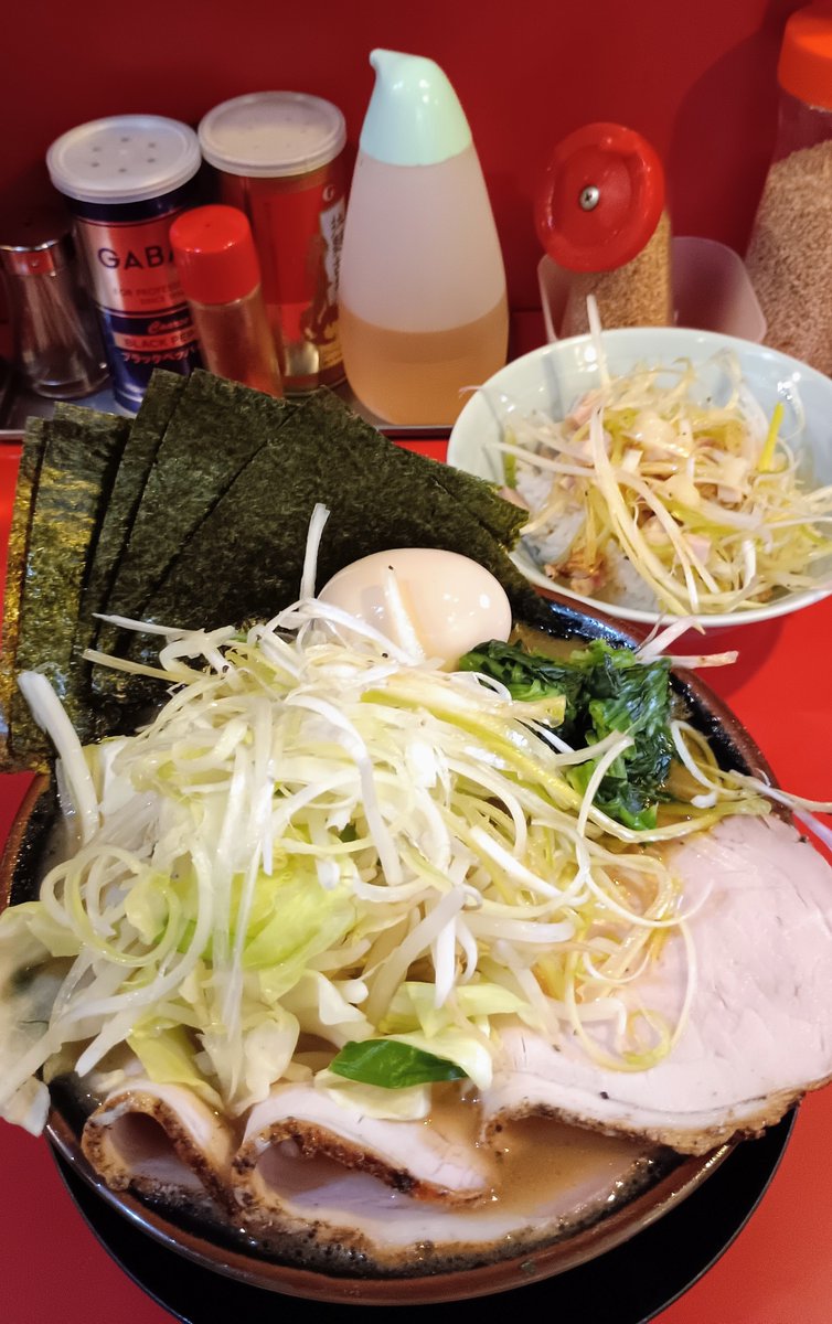 misut75's tweet photo. 初Night🌃どんとこい家🍜
開店後は20人ぐらい並んでいて
20時前どんとこい家さんの
Xでの投稿だと50人待ち💦凄い💦
今回売上げは熊本地震の寄付との
ことだったので、お釣りは貰わず
そのまま寄付へとお願いしました🙇 https://t.co/KiGefzGeLU
