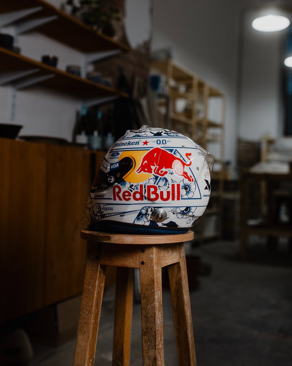 redbullracing's tweet photo. Representing his nation on the world stage 💙

Anyone else obsessed with Max's Zandvoort helmet?

#F1 || #DutchGP 🇳🇱 https://t.co/GTaLYTFyWf