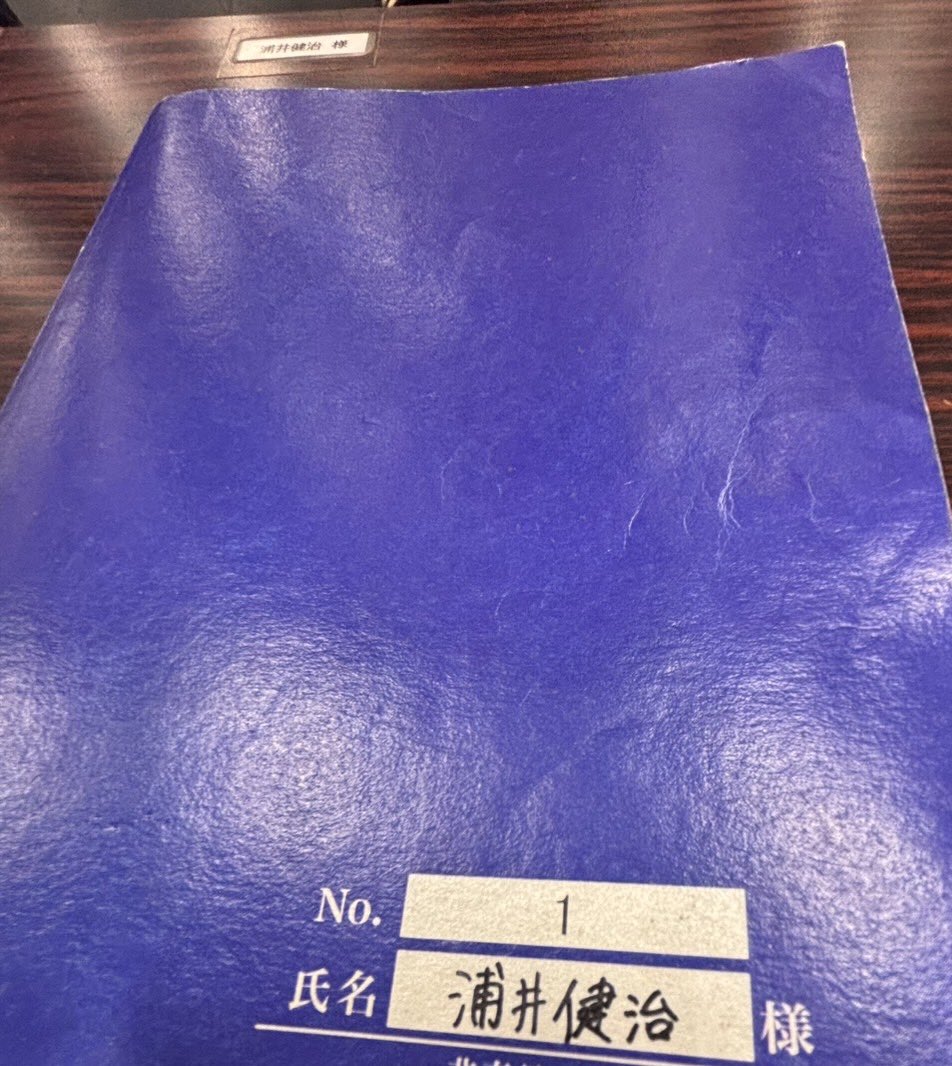 Kenji_Staff's tweet photo. 浦井です！
稽古場での稽古が終わりました！
#鈴木拡樹 くん、#太田基裕 くんと！
ダブルキャストは今後、舞台上には同時には居ないので、モリー、カール5人での稽古場での時間を胸に、ダレンのもと皆んなで作った2026年versionをお届けしていけたらと思います！！
#ゴースト https://t.co/ov83iMcFJA