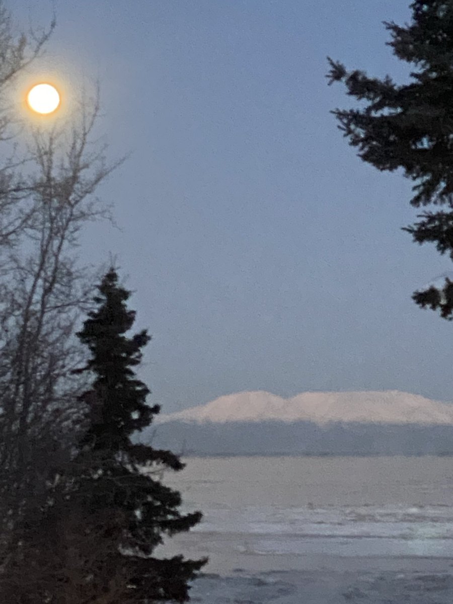 Lone69Ray's tweet photo. Full Moon over Sleeping Lady in Alaska https://t.co/CLWCI6ea10