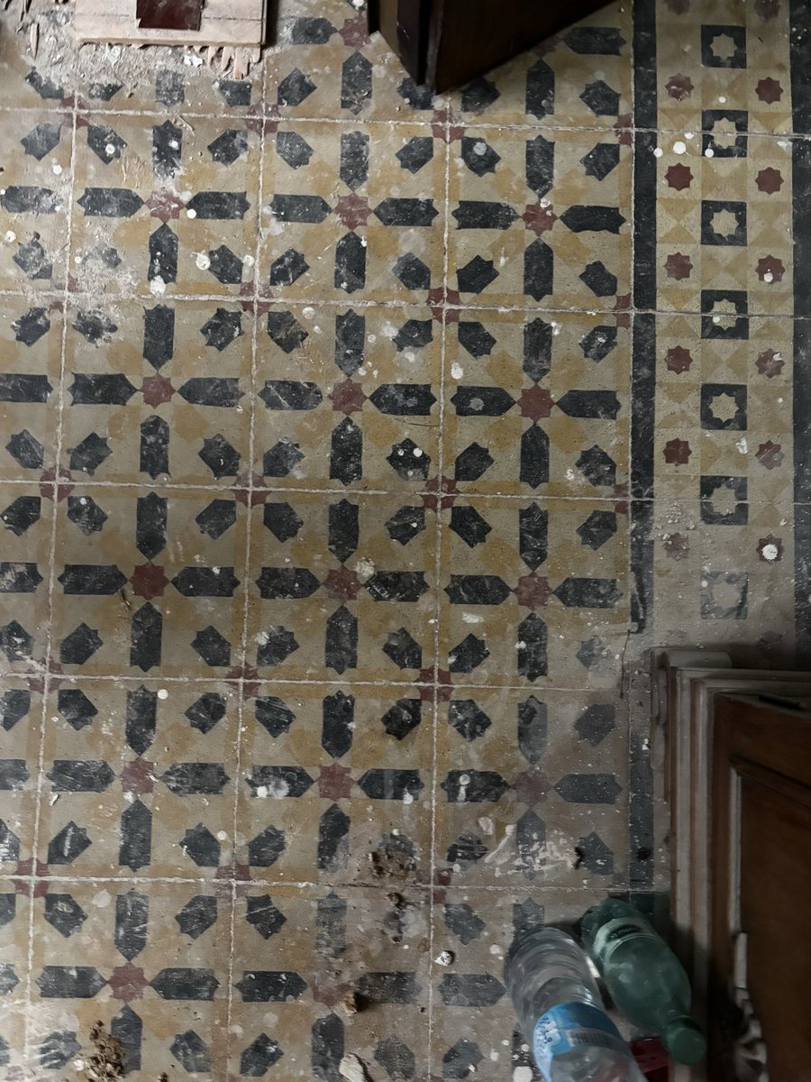 rajolesdebcna's tweet photo. Un matí. Un carrer. Barcelona. https://t.co/I3QyVmNcYs