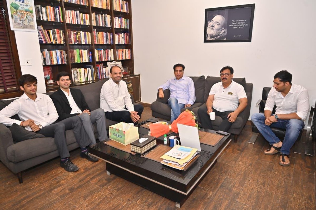 devendrayadvinc's tweet photo. आज दिल्ली बार काउंसिल के सदस्य के रूप में दूसरी बार निर्वाचित होने पर श्री संजय राठी जी ने आवास पर आकर शिष्टाचार भेंट की।

आपको सफल एवं जनसेवापूर्ण कार्यकाल के लिए हार्दिक शुभकामनाएँ। https://t.co/tl6LjXcdsC
