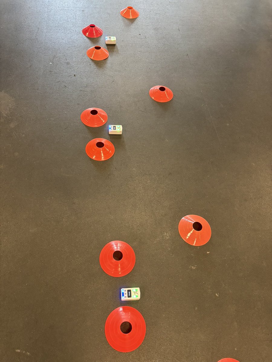 MarkHoover71's tweet photo. New vertical and loaded jump set up. @DashrMPS no need to write anything down…scroll name on the app just like we do sprints. Doing a baseline vert in our first tier and then going to 50% decrement DB jumps in second tier. 
Video explains my self developed reasoning for all the cones. Those are not required 🤣🏈 @StJamesFB