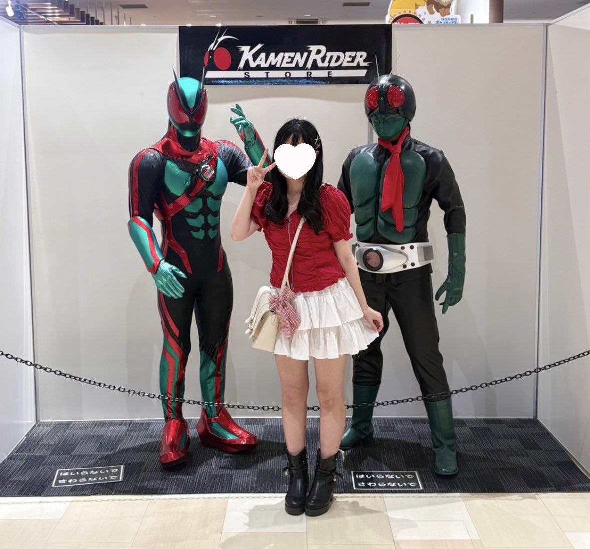 uiove_s2's tweet photo. ポップアップ結構グッズあったし、パネルもあって本当に最高だった〜！！
やっぱりヒーローってかっこいいし、憧れるよね🔥 https://t.co/6q68jkJDEo