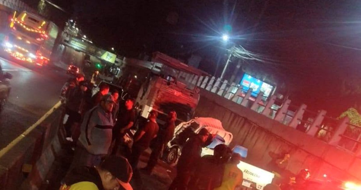 PublinewsGT's tweet photo. 🚨Conductor posiblemente ebrio fallece en accidente en CAES
El hecho impidió colocar un carril reversible en el sector.
#PublinewsGT #CAES #AccidenteGT
Mira acá⬇️
https://t.co/U1upumfqqF https://t.co/GbNoqAyBCU