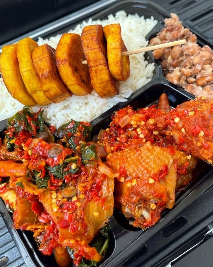 UncleLagbaja's tweet photo. Lunch options 😋 https://t.co/JpsR6yZiJm