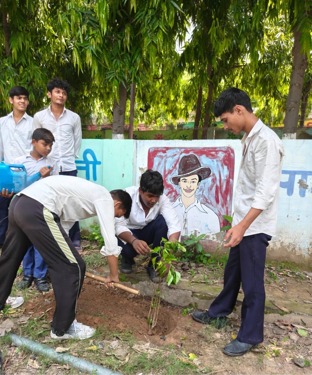 IamRituKataria's tweet photo. Gen Z के साथ मिलकर पर्यावरण संरक्षण के प्रति अपनी जिम्मेदारी निभाते हुए ।
आज की पीढ़ी को Environment Friendly बन अपने लिए स्वच्छ और स्वस्थ वातावरण को तैयार करना होगा।
#एकपेड़माँकेनाम #SaveTrees #Saveclimate https://t.co/5K1J4xK1Dh