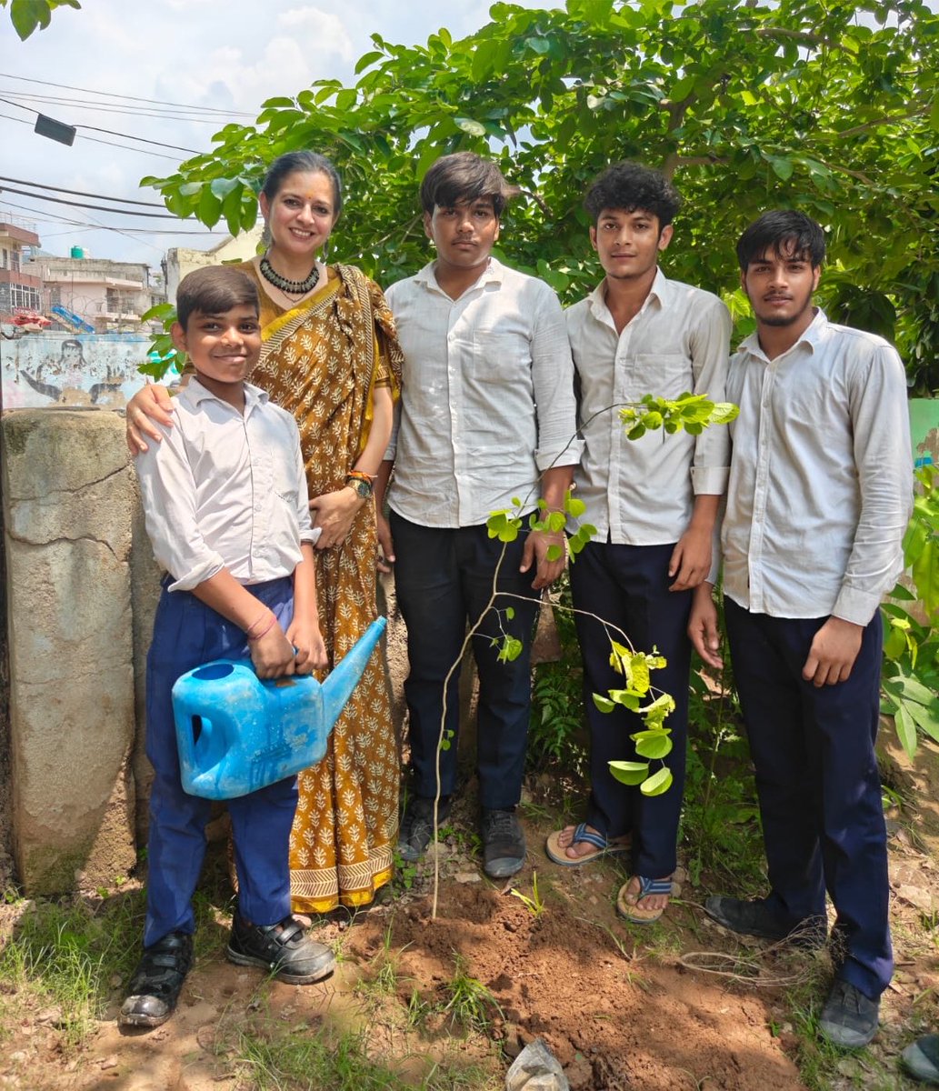 IamRituKataria's tweet photo. Gen Z के साथ मिलकर पर्यावरण संरक्षण के प्रति अपनी जिम्मेदारी निभाते हुए ।
आज की पीढ़ी को Environment Friendly बन अपने लिए स्वच्छ और स्वस्थ वातावरण को तैयार करना होगा।
#एकपेड़माँकेनाम #SaveTrees #Saveclimate https://t.co/5K1J4xK1Dh