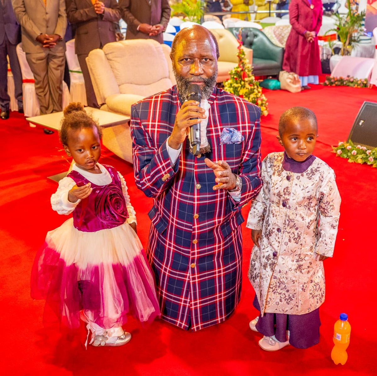 TuitoekJune's tweet photo. The #LivingGloryOfJesus announcing the coming of the Messiah. https://t.co/B6TeTv5f9X