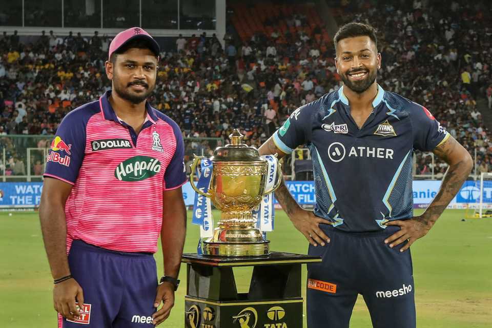 Beast_xx_'s tweet photo. 4 years ago, no one would've imagined these two playing for CSK together. https://t.co/AHgZm1fvRf