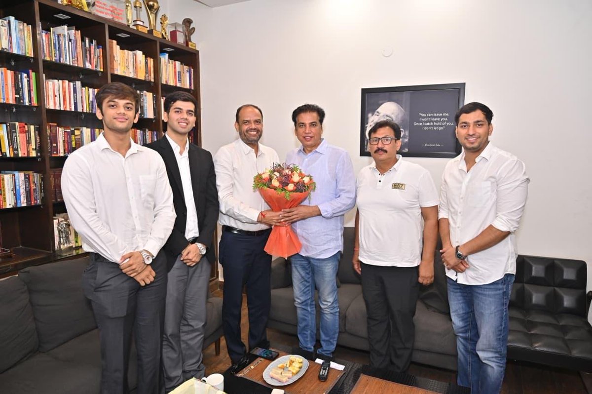 devendrayadvinc's tweet photo. आज दिल्ली बार काउंसिल के सदस्य के रूप में दूसरी बार निर्वाचित होने पर श्री संजय राठी जी ने आवास पर आकर शिष्टाचार भेंट की।

आपको सफल एवं जनसेवापूर्ण कार्यकाल के लिए हार्दिक शुभकामनाएँ। https://t.co/tl6LjXcdsC