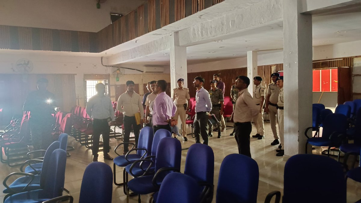 dmpurnea's tweet photo. जिला पदाधिकारी, पूर्णिया के दिशा-निर्देश के आलोक में वरीय पदाधिकारी एवं संबंधित अधिकारियों द्वारा प्रशासनिक व्यवस्था को सुदृढ़ एवं संवेदनशील बनाने को लेकर लागातार सरकार द्वारा संचालित विभिन्न विकास योजनाओं के क्रियान्वयन का स्थलीय जांच किया जा रहा है।
@iprd https://t.co/2ssTll0W8Y