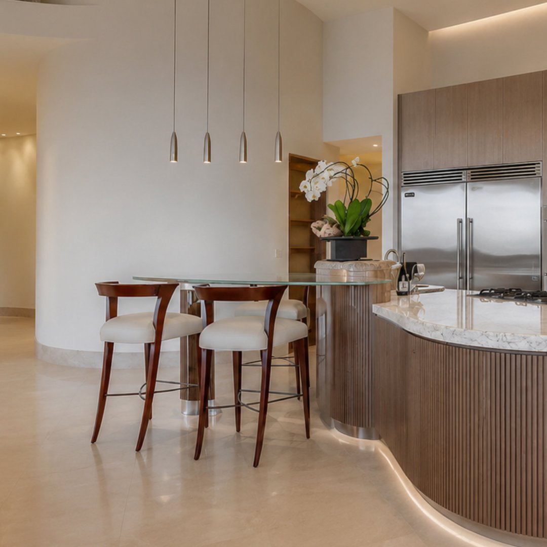 Christopher_Guy's tweet photo. A sweeping cantilevered back and sculptural saber legs give the Amy counter stool its distinctive character. Elegant yet inviting, it brings comfort and quiet sophistication to contemporary kitchen settings. https://t.co/ZniQTiULB8