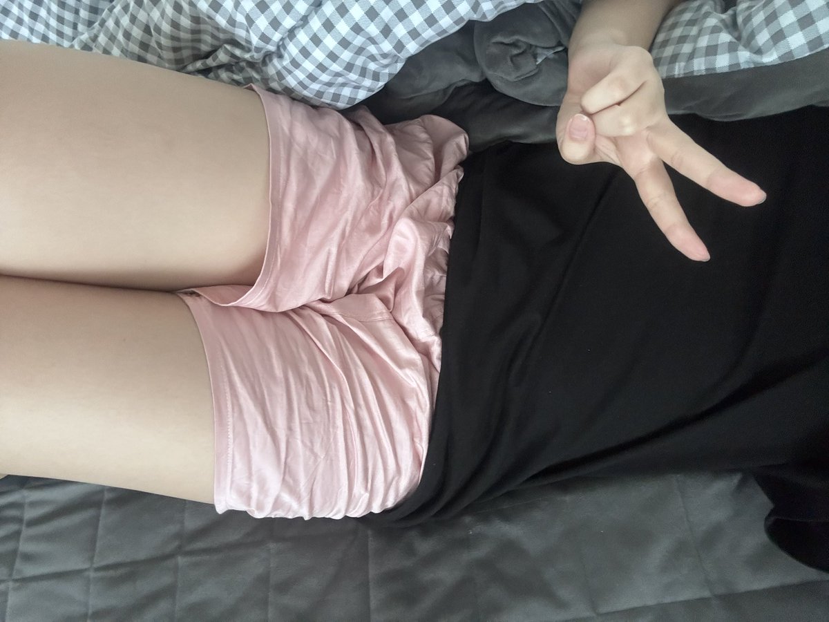 imsleepy95's tweet photo. 니 트렁크 좀 뺏어입을게 https://t.co/HnCycr041C