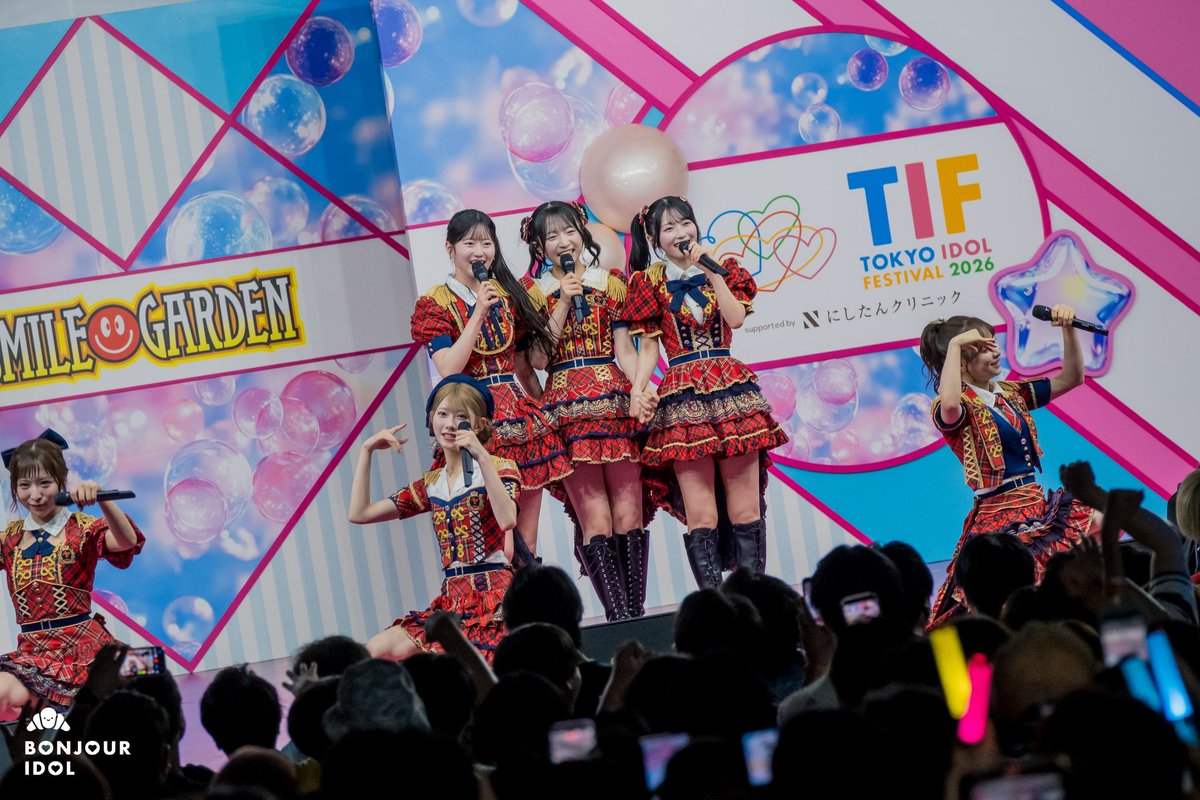 bonjour_idol's tweet photo. 【#TIF2026】

We ended our day with AKB48 performing songs both old and new into the night at SMILE GARDEN 💫

...but more photos from today to come soon!

@AKB48_staff @TIP_TIF_staff
#AKB48 #BonjourIdol https://t.co/CMX8YquO5C